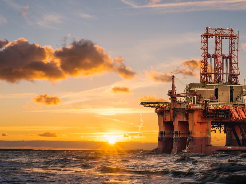 Olja och gasplattform som står i havet