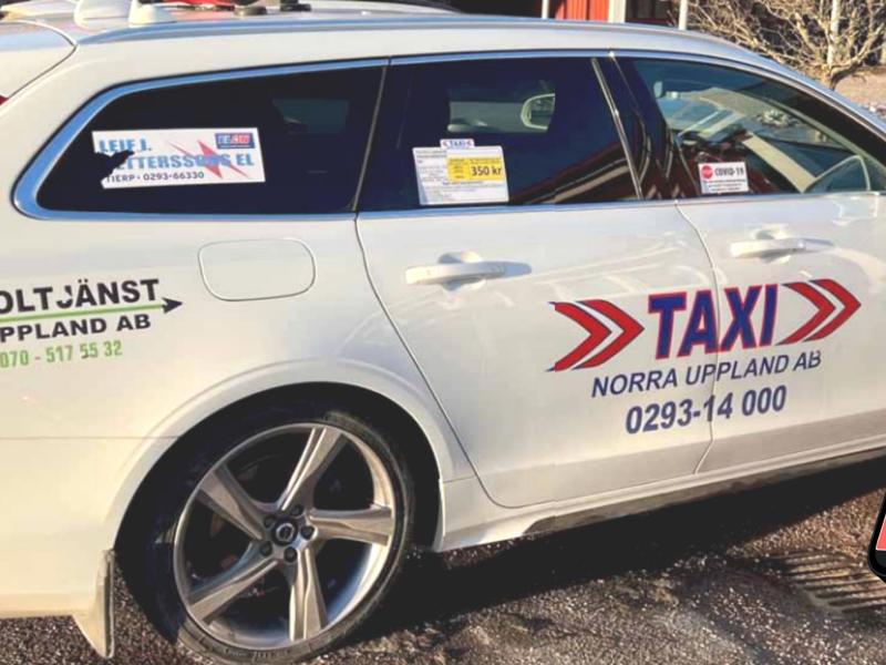 Taxibil med Taxi Norra Uppland logga men iphone och grouptalk appen med funktionen överfallslarm