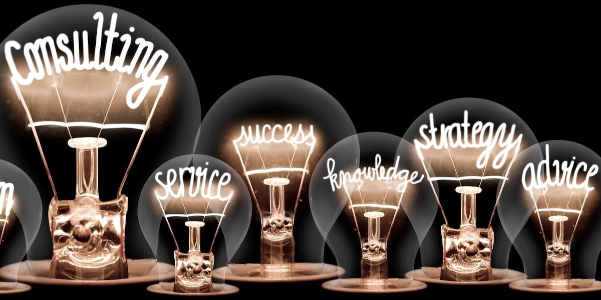 Lampor med orden konsultation service framgång vetenskap strategi och råd